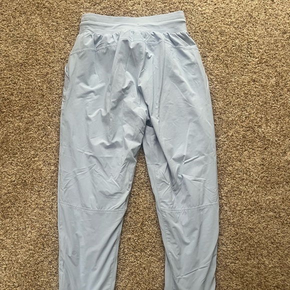 Lululemon Dance Studio Crop Size 6 - Picture 5 of 6